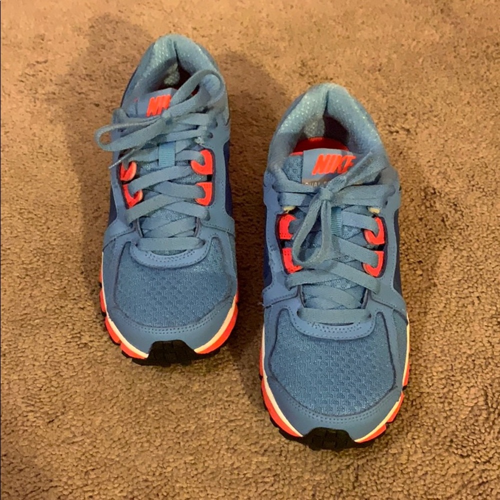 Nike tennis shoes